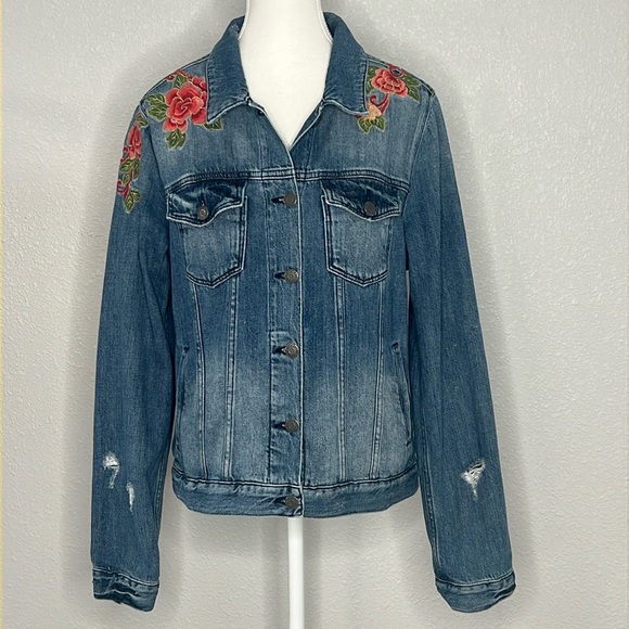 Miss Me Jackets & Blazers - Miss Me Floral Embroidered Distressed Denim Jacket W/ Pockets Size M 🌺
